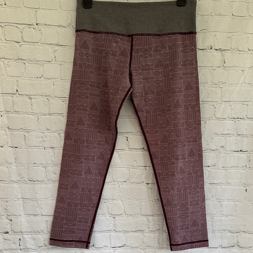 Vuori Geometric Active Crop Leggings size M